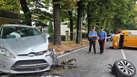 incidente montecchio emilia oggi|Montecchio, schianto frontale all’alba: due feriti